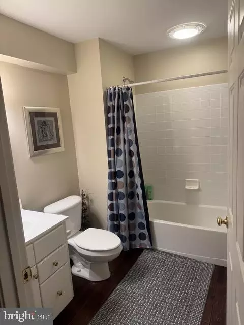 Bath - 20235 Leier Pl, Ashburn, VA 20147 photo 2 of 3