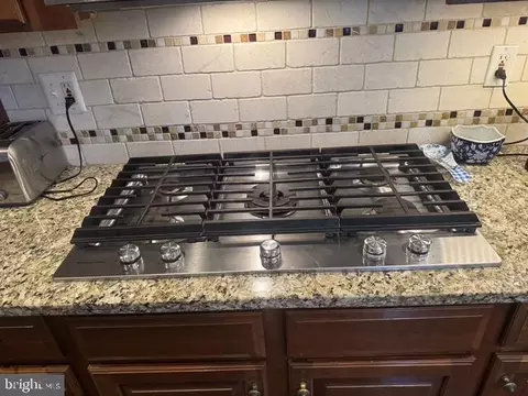Kitchen - 20235 Leier Pl, Ashburn, VA 20147 photo 3 of 3