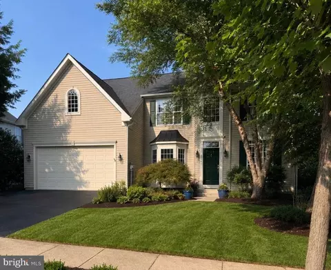 30 Houser Dr, Lovettsville, VA 20180