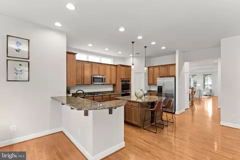 Kitchen - 42755 Chatelain Cir, Brambleton, VA 20148 photo 4 of 7