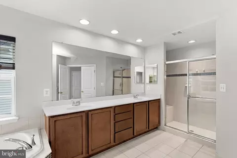 Bath - 42755 Chatelain Cir, Brambleton, VA 20148 photo 1 of 3