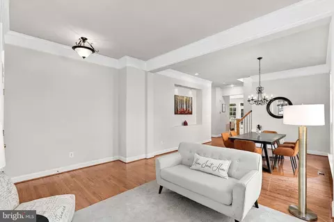 Living - 42755 Chatelain Cir, Brambleton, VA 20148 photo 2 of 9