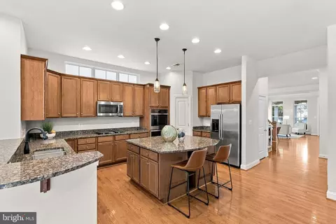 Kitchen - 42755 Chatelain Cir, Brambleton, VA 20148 photo 5 of 7