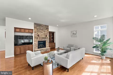 Living - 42755 Chatelain Cir, Brambleton, VA 20148 photo 4 of 9