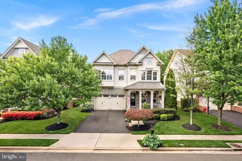 Exterior - 42755 Chatelain Cir, Brambleton, VA 20148 photo 4 of 21