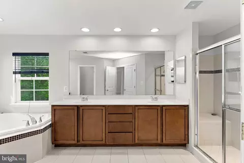 Entry Way - 42755 Chatelain Cir, Brambleton, VA 20148 photo 3 of 5