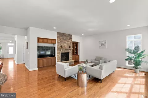 Living - 42755 Chatelain Cir, Brambleton, VA 20148 photo 3 of 9