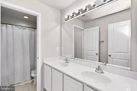 Bath - 42755 Chatelain Cir, Brambleton, VA 20148 photo 2 of 3