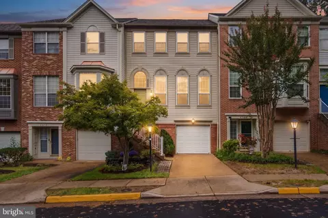 47642 Sandbank Sq, Sterling, VA 20165