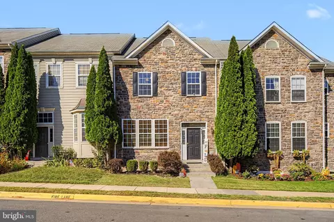 802 Linfield Ter NE, Leesburg, VA 20176