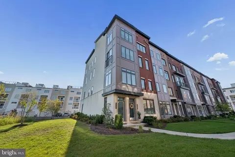 43209 Mongold Sq, Ashburn, VA 20148