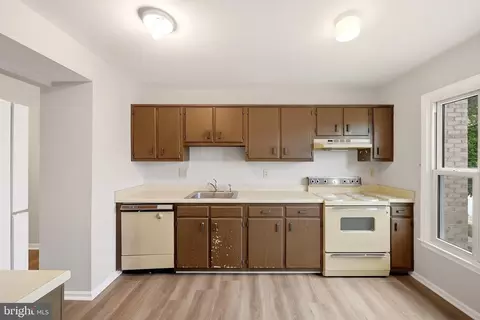 Kitchen - 1003 Salisbury Ct, Sterling, VA 20164 photo 1 of 1