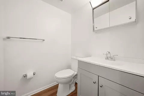 Bath - 1003 Salisbury Ct, Sterling, VA 20164 photo 1 of 3