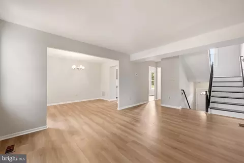 Living - 1003 Salisbury Ct, Sterling, VA 20164 photo 2 of 8