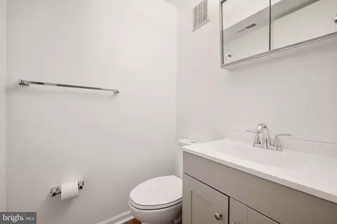 Bath - 1003 Salisbury Ct, Sterling, VA 20164 photo 3 of 3