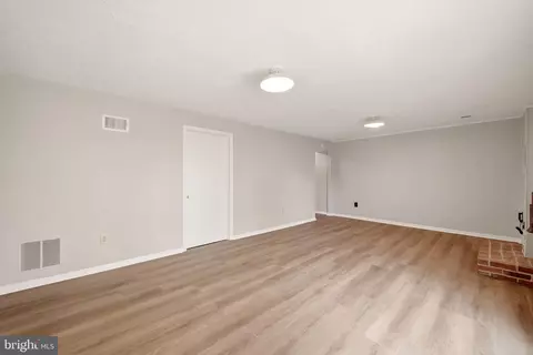Living - 1003 Salisbury Ct, Sterling, VA 20164 photo 7 of 8