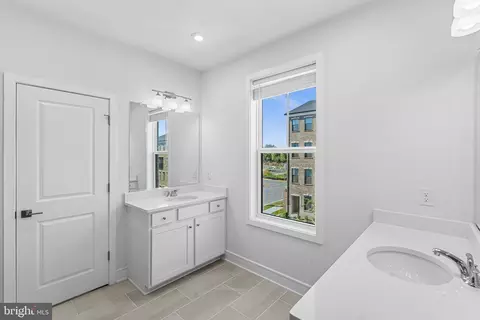 Bath - 42660 Darala Dr, Ashburn, VA 20147 photo 2 of 3