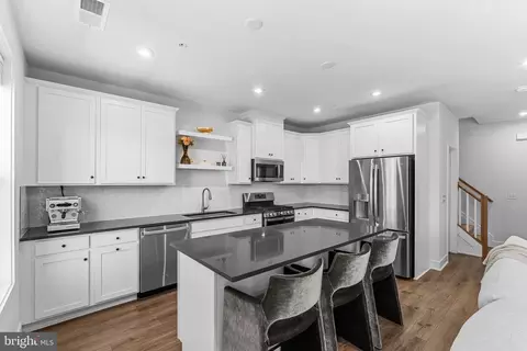 Kitchen - 42660 Darala Dr, Ashburn, VA 20147 photo 3 of 3