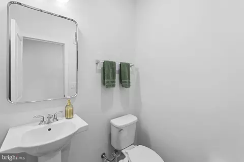 Entry Way - 42660 Darala Dr, Ashburn, VA 20147 photo 2 of 8