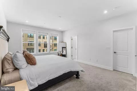 Bedroom - 42660 Darala Dr, Ashburn, VA 20147 photo 2 of 5