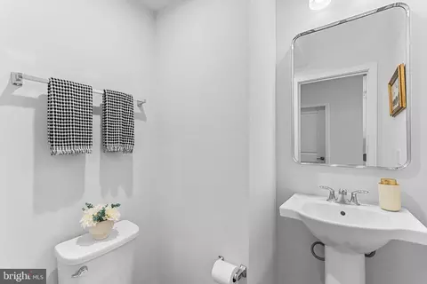 Entry Way - 42660 Darala Dr, Ashburn, VA 20147 photo 6 of 8
