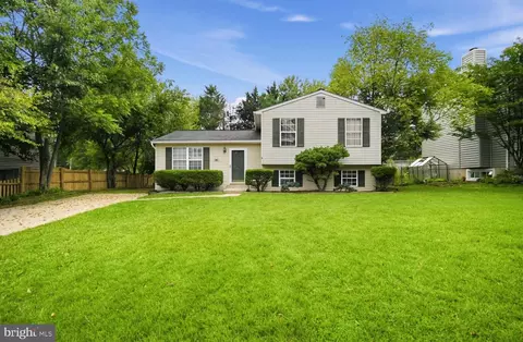 32 S Church St, Lovettsville, VA 20180