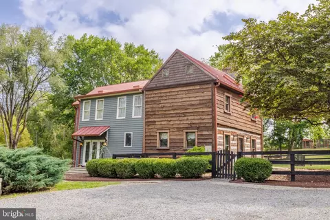 16302 Berlin Tpke, Hillsboro, VA 20132