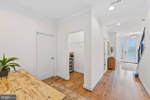 Entry Way - 20277 Oak Bluff Dr, Ashburn, VA 20147 photo 2 of 5