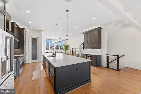 Entry Way - 20277 Oak Bluff Dr, Ashburn, VA 20147 photo 3 of 5