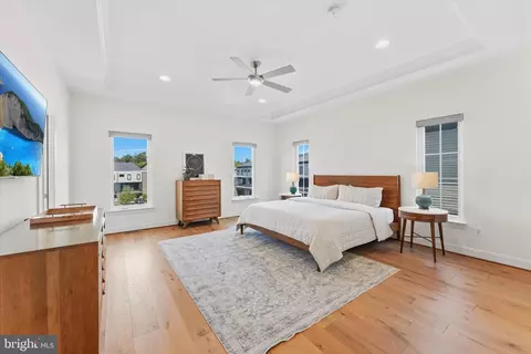Bedroom - 20277 Oak Bluff Dr, Ashburn, VA 20147 photo 1 of 6