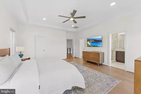 Bedroom - 20277 Oak Bluff Dr, Ashburn, VA 20147 photo 2 of 6