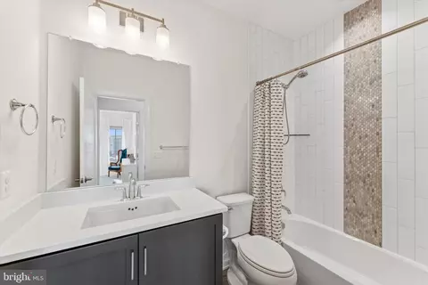 Bath - 20277 Oak Bluff Dr, Ashburn, VA 20147 photo 5 of 6