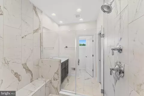 Entry Way - 20277 Oak Bluff Dr, Ashburn, VA 20147 photo 4 of 5