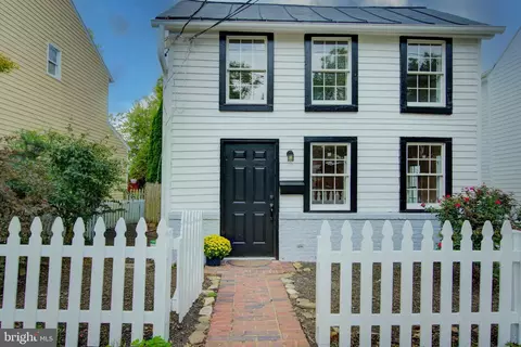 221 S Street St SE, Leesburg, VA 20175
