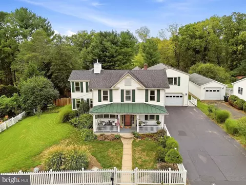 201 N 33rd St, Purcellville, VA 20132