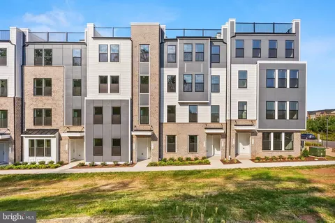 20792 Cloongee Ter, Sterling, VA 20166
