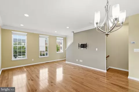 Living - 25156 Monteith Ter, Chantilly, VA 20152 photo 1 of 3