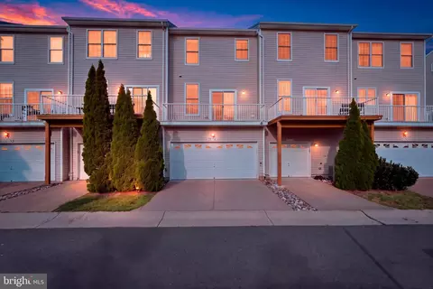 Exterior - 25156 Monteith Ter, Chantilly, VA 20152 photo 3 of 3