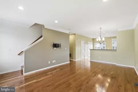 Living - 25156 Monteith Ter, Chantilly, VA 20152 photo 3 of 3