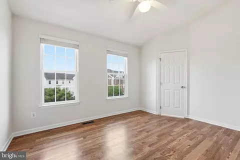 Bedroom - 25156 Monteith Ter, Chantilly, VA 20152 photo 3 of 4