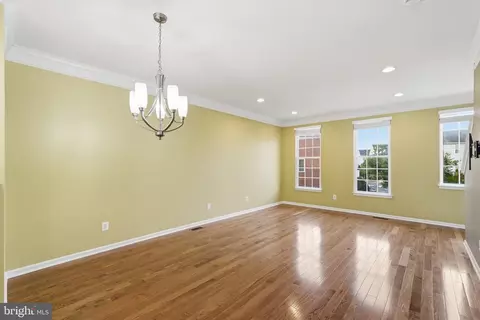 Living - 25156 Monteith Ter, Chantilly, VA 20152 photo 2 of 3