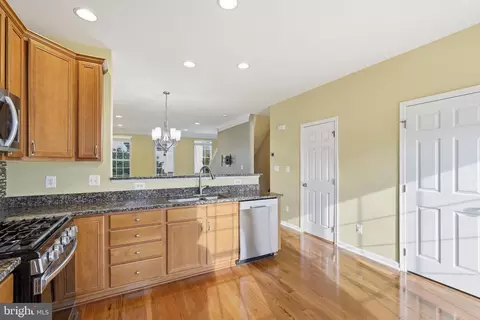 Entry Way - 25156 Monteith Ter, Chantilly, VA 20152 photo 3 of 4