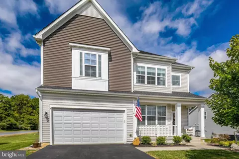 35820 Peninsula Ct, Round Hill, VA 20141