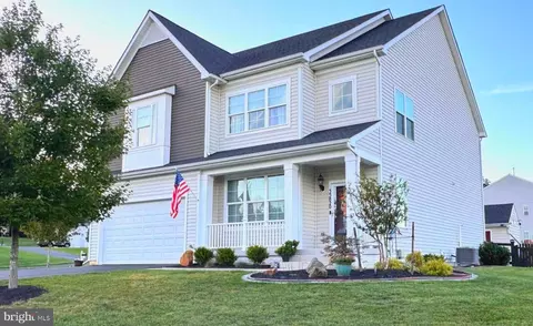 35820 Peninsula Ct, Round Hill, VA 20141