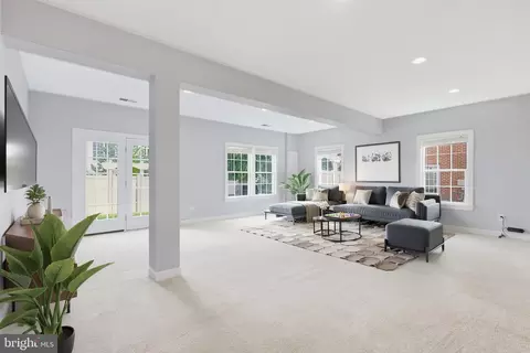 Living - 24958 Ashgarten Dr, Chantilly, VA 20152 photo 10 of 13