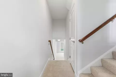 Entry Way - 24958 Ashgarten Dr, Chantilly, VA 20152 photo 3 of 4