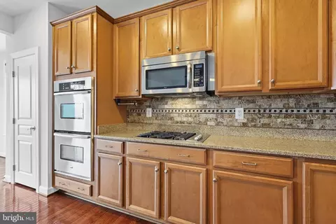 Kitchen - 24958 Ashgarten Dr, Chantilly, VA 20152 photo 1 of 2