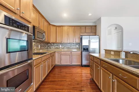 Entry Way - 24958 Ashgarten Dr, Chantilly, VA 20152 photo 1 of 4