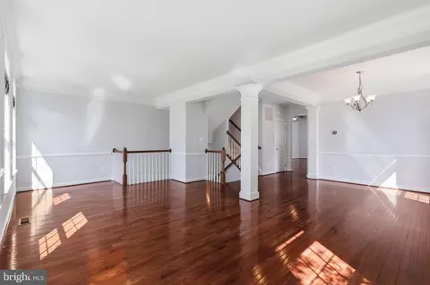Living - 24958 Ashgarten Dr, Chantilly, VA 20152 photo 3 of 13