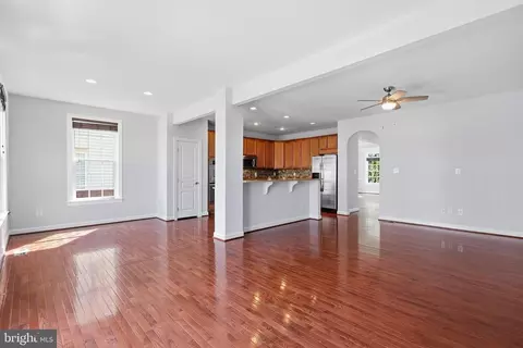 Living - 24958 Ashgarten Dr, Chantilly, VA 20152 photo 6 of 13